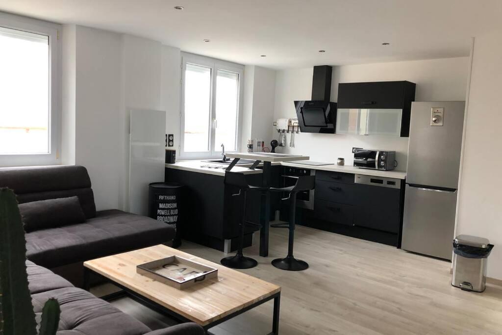 Appartement De Adrien Garage Prive Шарлевиль-Мезьер Экстерьер фото